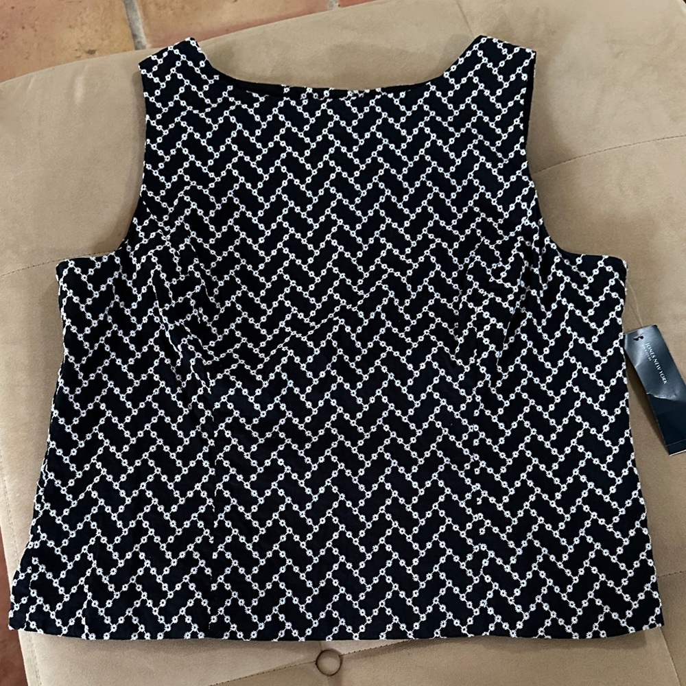 Jones New York Black White Embroidered Top buttons NWT